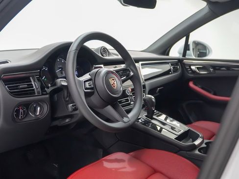 New 2025 Porsche Macan S image 4