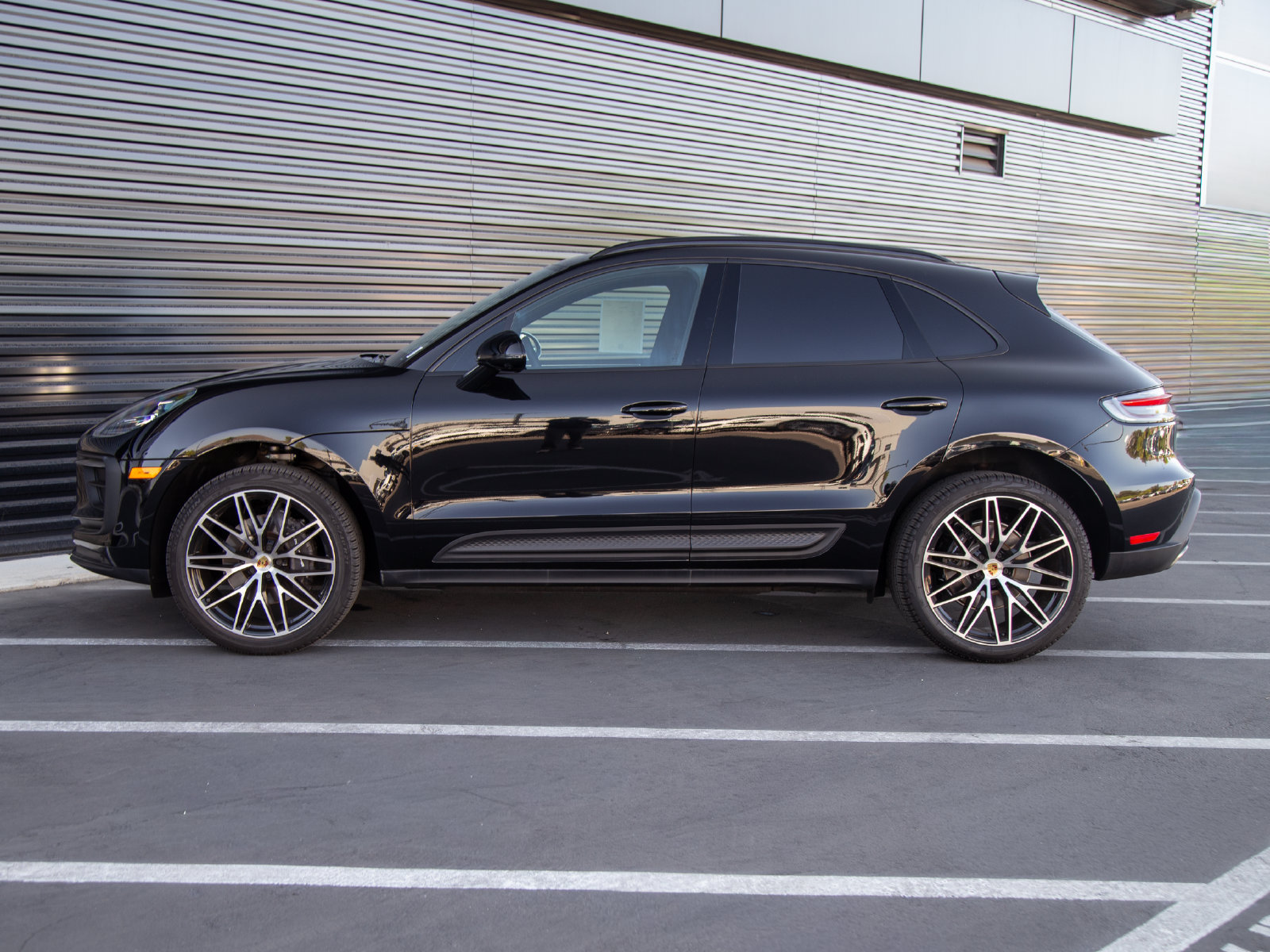 Certified 2026 Porsche Macan AWD/4WD image 2