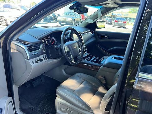 Used 2018 Chevrolet Suburban Premier AWD/4WD image 17