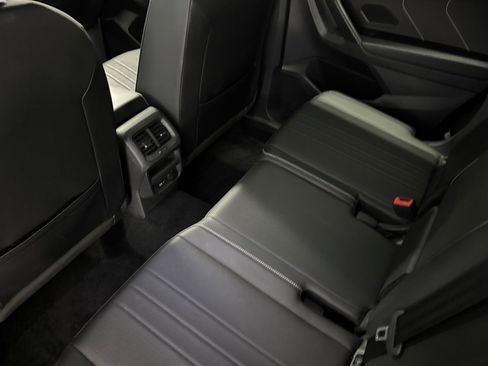 Used 2023 Volkswagen Tiguan SE R-Line image 27