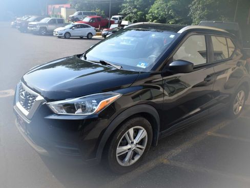 Used 2018 Nissan Kicks S FWD image 3