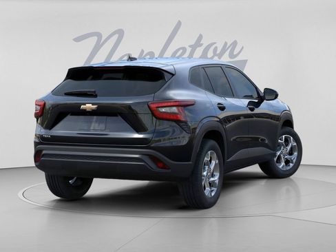 New 2026 Chevrolet Trax LS w/ LS Convenience Package FWD image 4