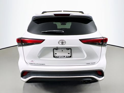 Used 2022 Toyota Highlander XSE image 6