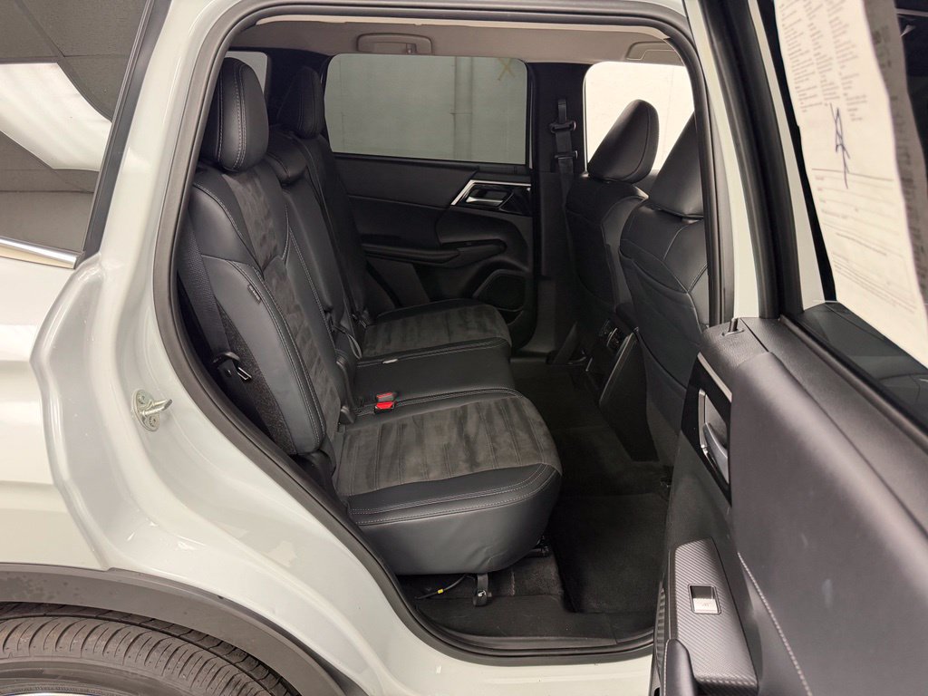 Used 2024 Mitsubishi Outlander SE FWD image 14