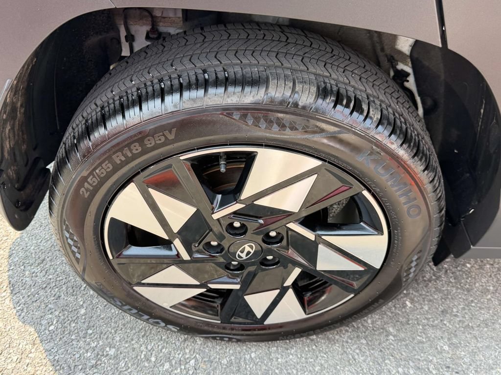 Certified 2025 Hyundai Kona SEL AWD/4WD image 9