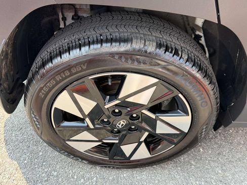 Certified 2025 Hyundai Kona SEL AWD/4WD image 9