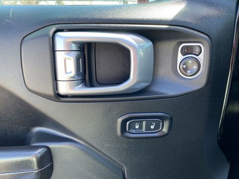 Used 2019 Jeep Wrangler Unlimited Rubicon w/ Advanced Safety Group AWD/4WD image 14