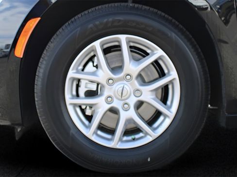 Used 2025 Chrysler Voyager LX image 11