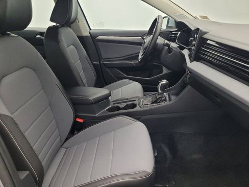 Used 2025 Volkswagen Jetta SE image 21