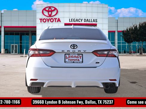 Used 2023 Toyota Camry SE image 8