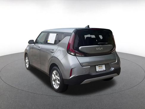Used 2025 Kia Soul LX w/ LX Technology Package FWD image 10