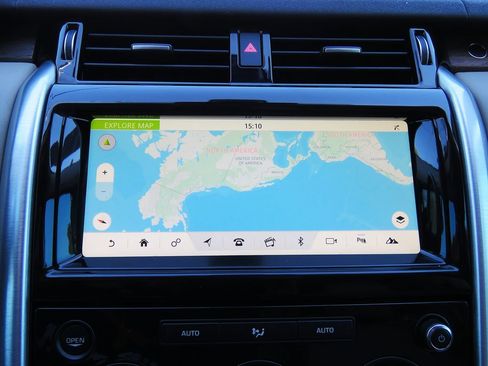 Used 2018 Land Rover Discovery HSE image 28