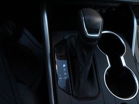 Used 2021 Toyota Highlander LE image 40