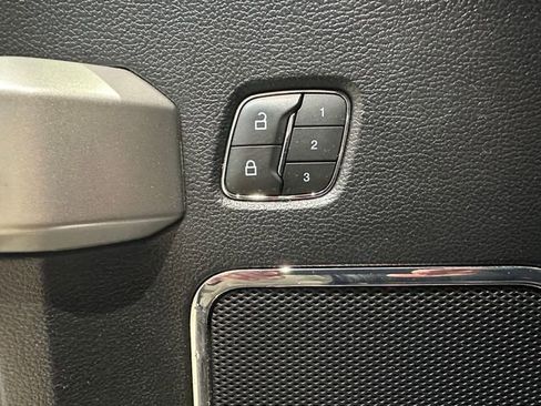 Used 2019 Ford F150 Lariat image 6