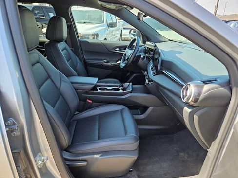 Used 2025 Chevrolet Equinox LT w/ Convenience Package II FWD image 19