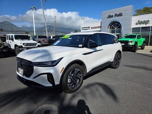 Used 2024 Lincoln Nautilus Premier w/ Equipment Group 102A image 3