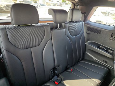 Used 2024 Hyundai Palisade Calligraphy image 6