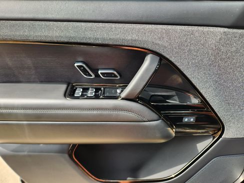 Used 2025 Land Rover Range Rover Sport SE AWD/4WD image 23