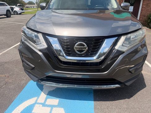 Used 2019 Nissan Rogue S w/ Special Edition Package FWD image 5