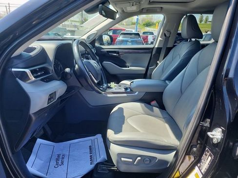 Used 2021 Toyota Highlander Limited image 19