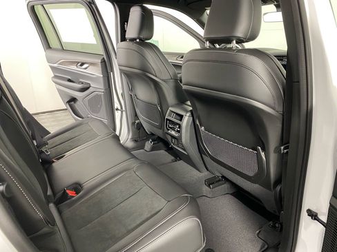 New 2026 Jeep Grand Cherokee Altitude AWD/4WD image 25