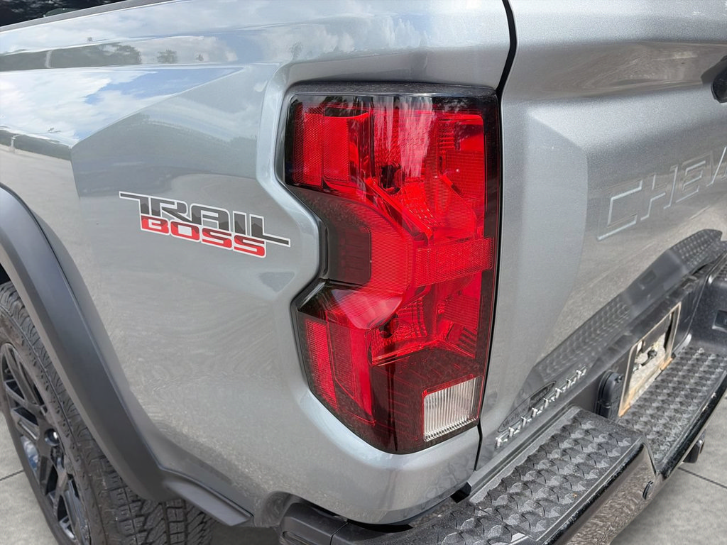 Used 2024 Chevrolet Colorado Trail Boss w/ Technology Package AWD/4WD image 8