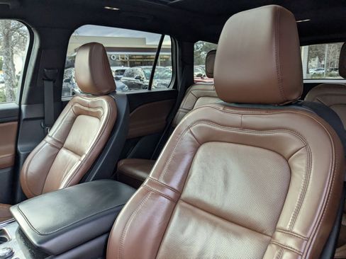 Used 2022 Lincoln Aviator Reserve image 12
