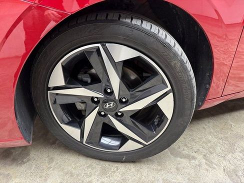 Used 2023 Hyundai Elantra Limited w/ Preferred Accessory Package image 29