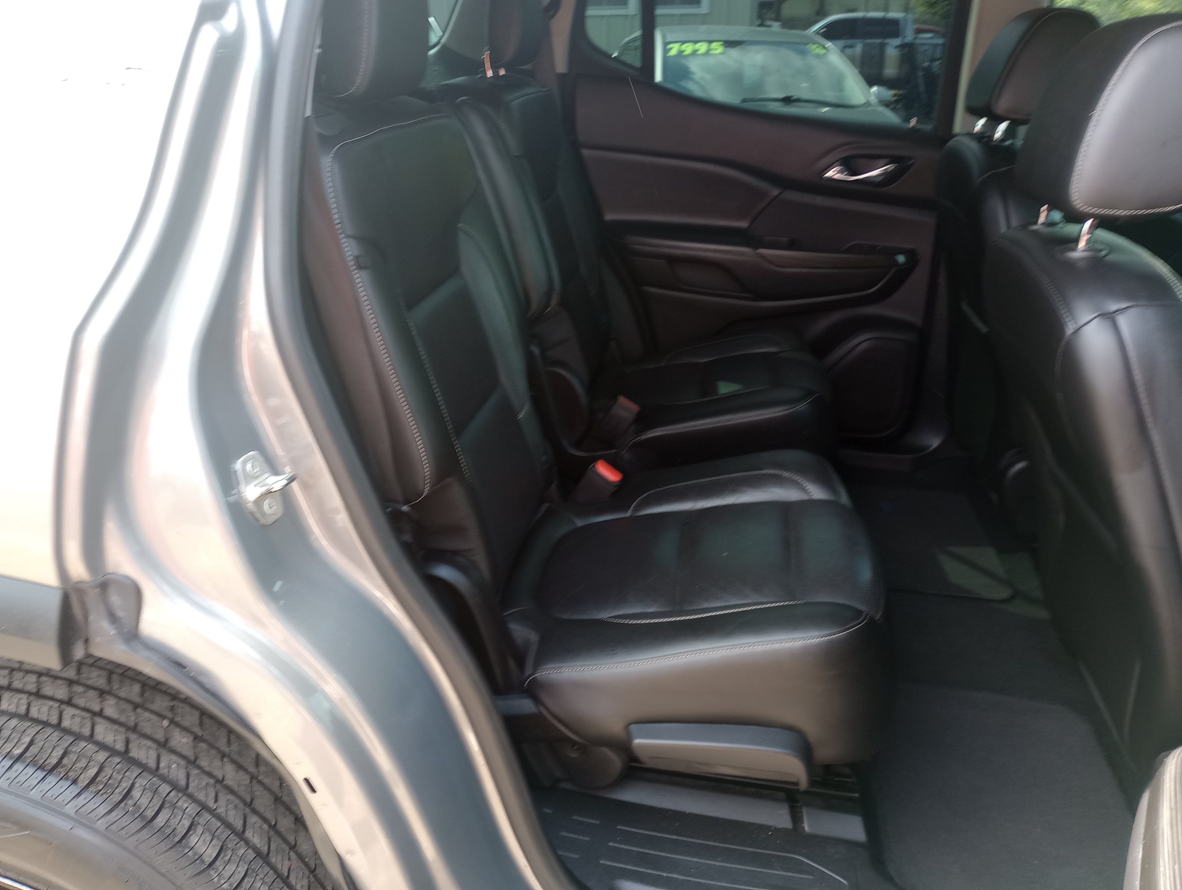 Used 2019 GMC Acadia SLT FWD image 15