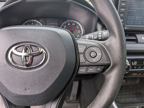 Used 2022 Toyota RAV4 XLE w/ Convenience Package FWD image 15