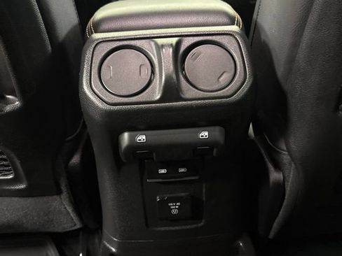 Used 2024 Jeep Wrangler Unlimited Sahara AWD/4WD image 19