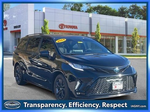 Certified 2024 Toyota Sienna XSE image 1