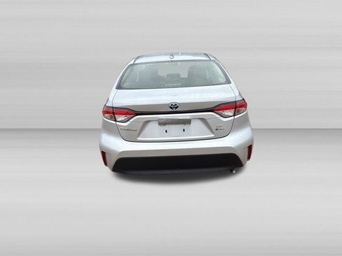 Used 2025 Toyota Corolla LE FWD image 5