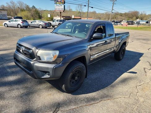 Used 2013 Toyota Tacoma 4x4 Access Cab w/ Convenience Pkg image 5