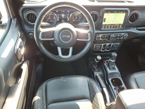 Certified 2021 Jeep Gladiator Overland image 11