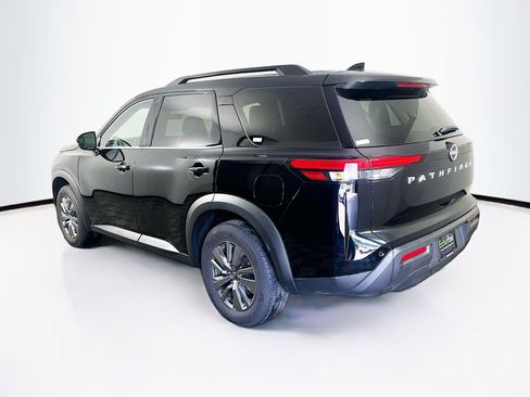 Used 2025 Nissan Pathfinder SV image 5