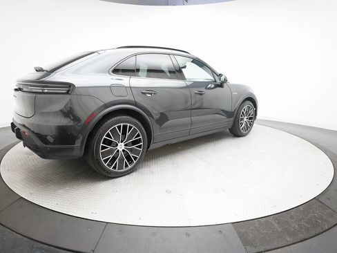 Used 2024 Porsche Macan 4 Electric image 15