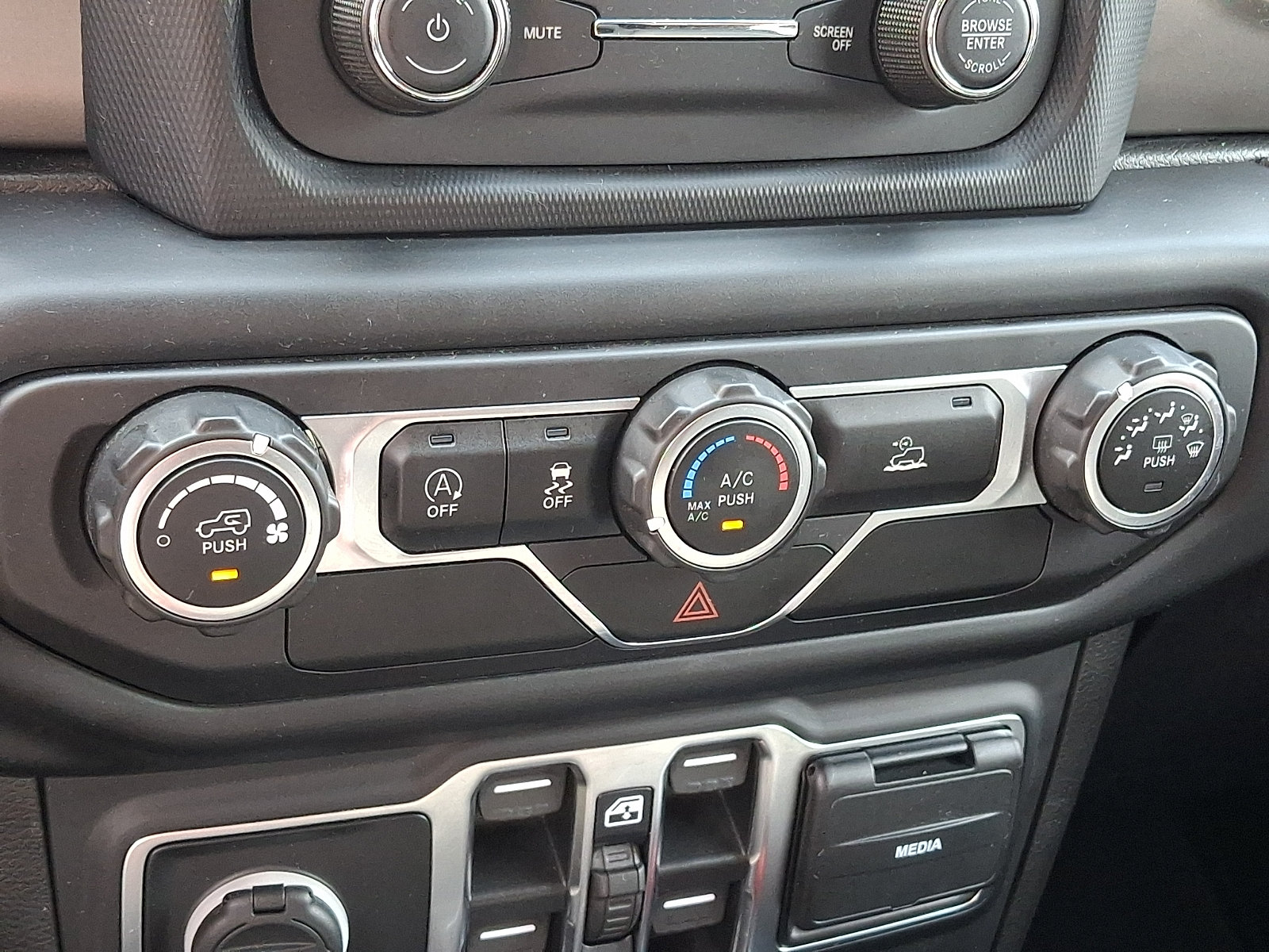 Used 2020 Jeep Gladiator Sport w/ Quick Order Package 24S AWD/4WD image 16
