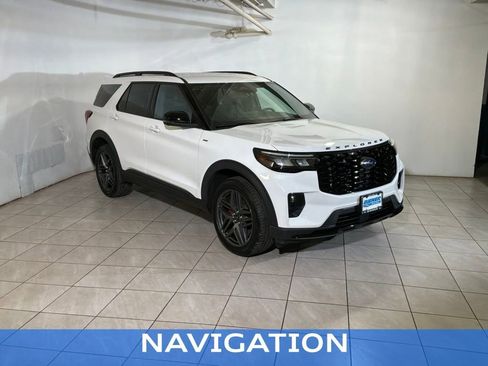 Used 2025 Ford Explorer ST-Line w/ ST-Line Street Pack image 10