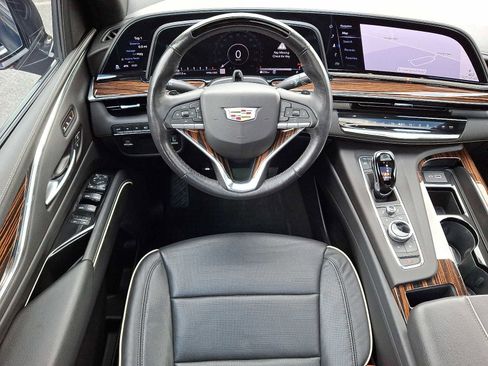 Used 2024 Cadillac Escalade Premium Luxury image 12