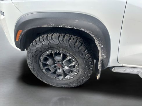 Used 2023 Nissan Frontier PRO-4X w/ Pro-4X Premium Package image 16