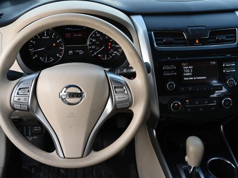 Used 2014 Nissan Altima 2.5 S w/ Display Audio Package image 10