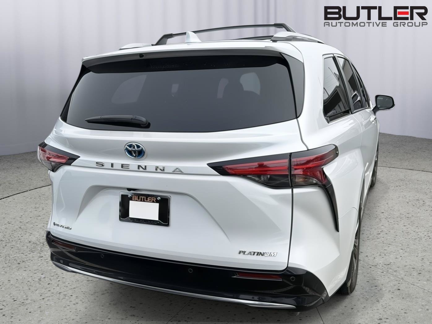 Used 2025 Toyota Sienna Platinum AWD/4WD image 9