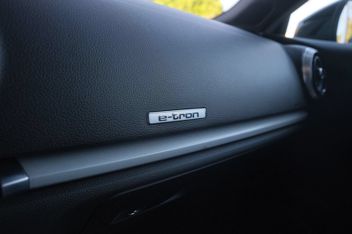 Used 2018 Audi A3 e-tron Premium FWD image 11