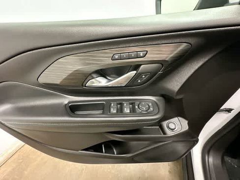 Used 2024 GMC Terrain SLT w/ LPO, Floor Liner Package AWD/4WD image 17