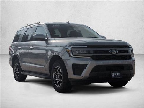 Used 2024 Ford Expedition XLT AWD/4WD image 3