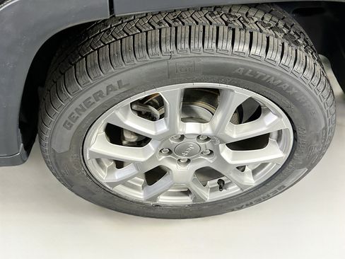 Used 2022 Jeep Compass Latitude w/ Sun and Sound Group image 30