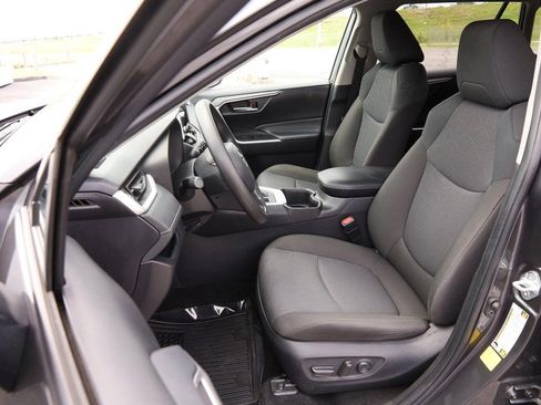 Used 2024 Toyota RAV4 XLE FWD image 8