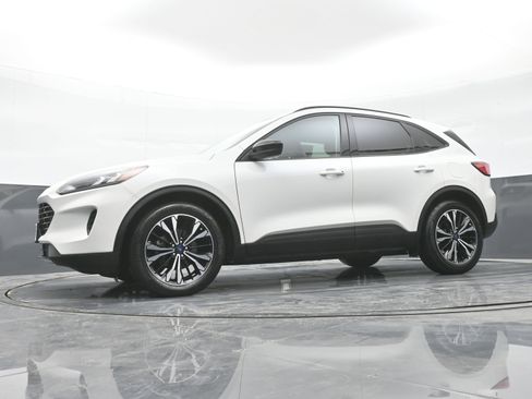 Used 2022 Ford Escape SE w/ SE Sport Appearance Package image 40