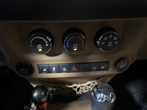 Used 2012 Jeep Wrangler Rubicon w/ PWR Convenience Group AWD/4WD image 23
